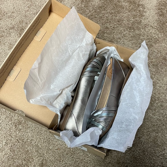 CLARKS SARA CLOVER BALLET FLATS. METALLIC COMBINATION SYNTHETIC UPPER. SIZE 11W - Picture 6 of 11